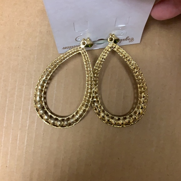 Earring - Picture 4 of 4